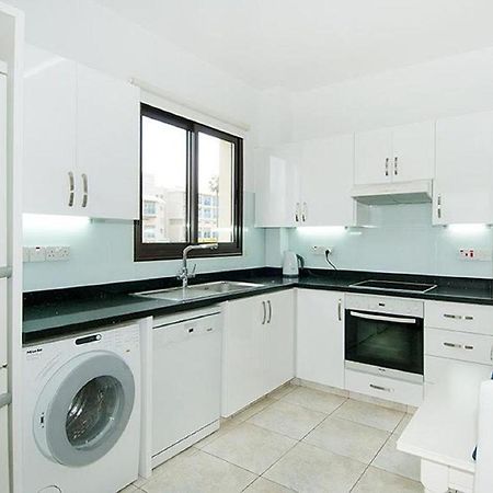Beautiful 2-Bedroom Apartment - Great Location Пафос Экстерьер фото