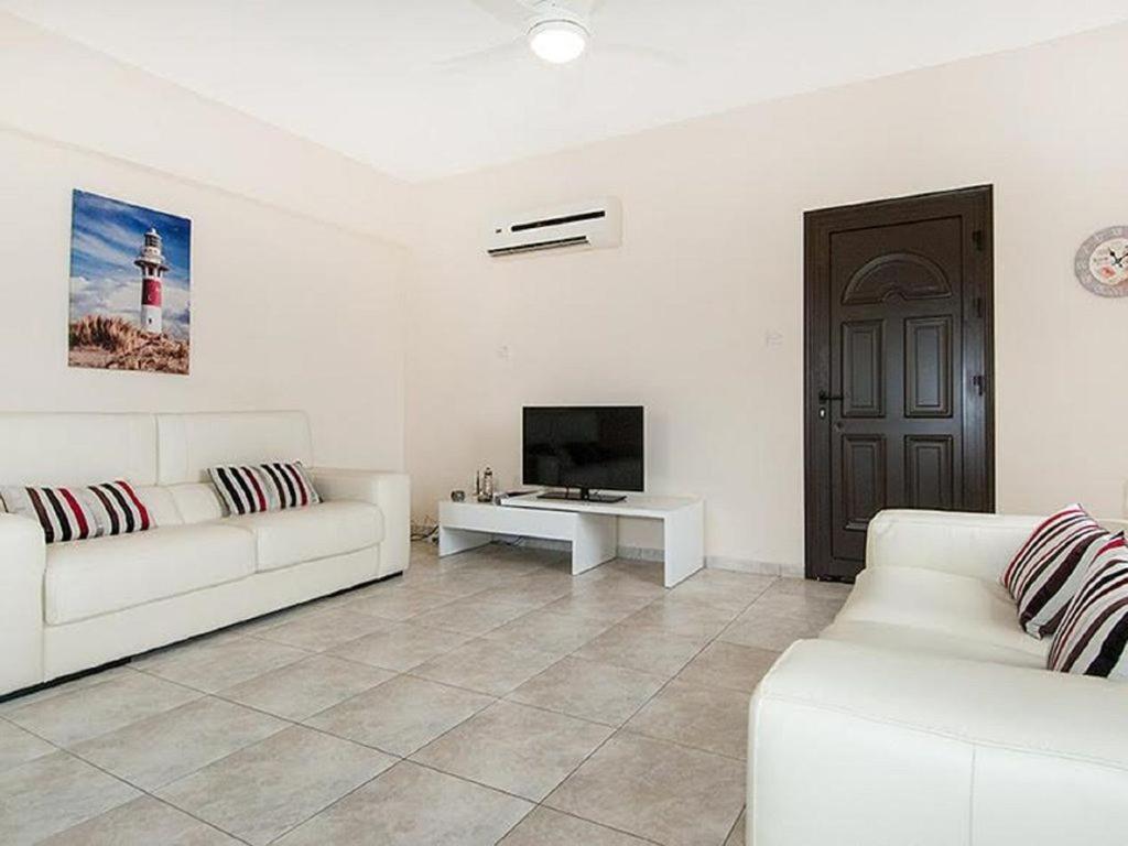 Beautiful 2-Bedroom Apartment - Great Location Пафос Экстерьер фото