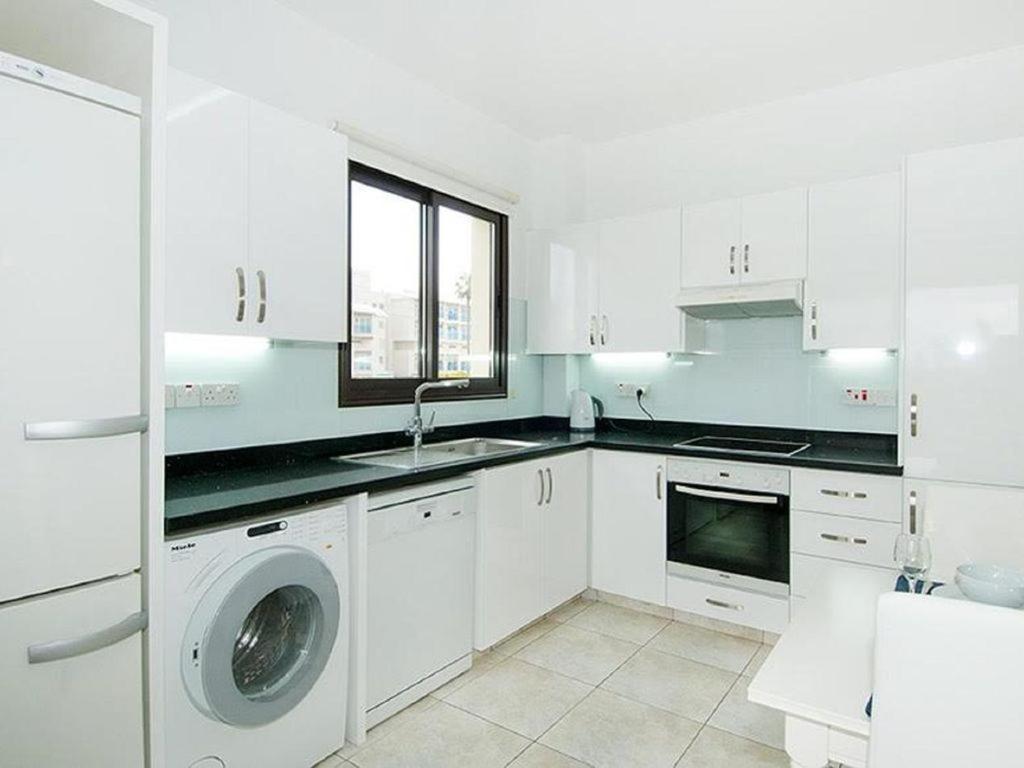 Beautiful 2-Bedroom Apartment - Great Location Пафос Экстерьер фото
